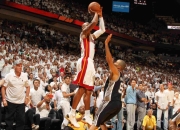 雷火电竞- 吉米巴特勒56分集锦 