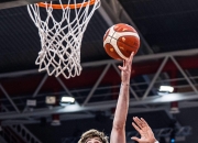 雷火竞技-詹姆斯在西班牙队比赛中挺进下一轮，出色防守引发热议！的简单介绍