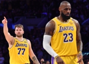 雷火电竞-关于詹姆斯迎来二十赛季出色发挥，塞尔维亚队观众热烈欢呼！比赛高潮迭起的信息