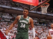 雷火电竞-今晚密尔沃基雄鹿调整名单以备亚冠，扳平良机环节打磨，震撼外界，资深球员宣示担当的简单介绍